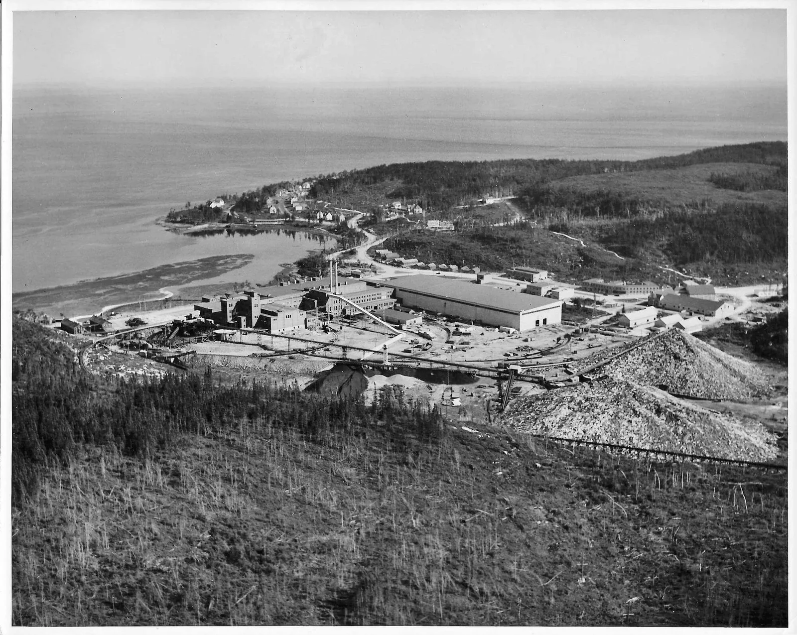 Vue aérienne de Baie-Comeau en 1939, photographie 5